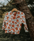 Afbeelding laden in Galerijviewer, Sweater Nina – kindertrui met rood/roze bloemenprint