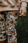 Afbeelding laden in Galerijviewer, Legging Madelief met bloemenprint – Noa&Djé
