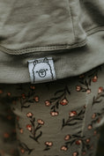 Afbeelding laden in Galerijviewer, Detailfoto jersey flared Olive
