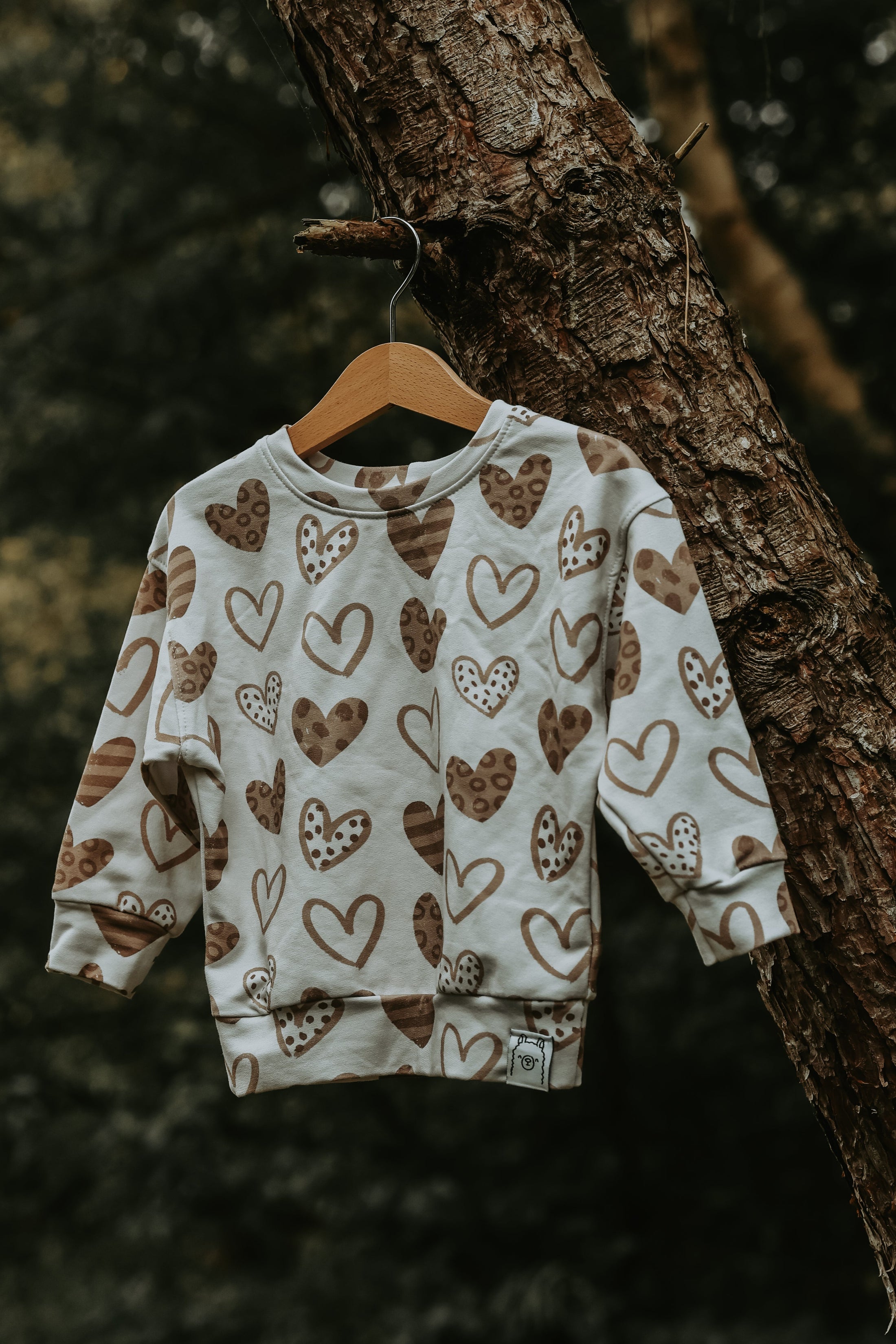 Sweater Hearts –  kindertrui met bruine hartjes