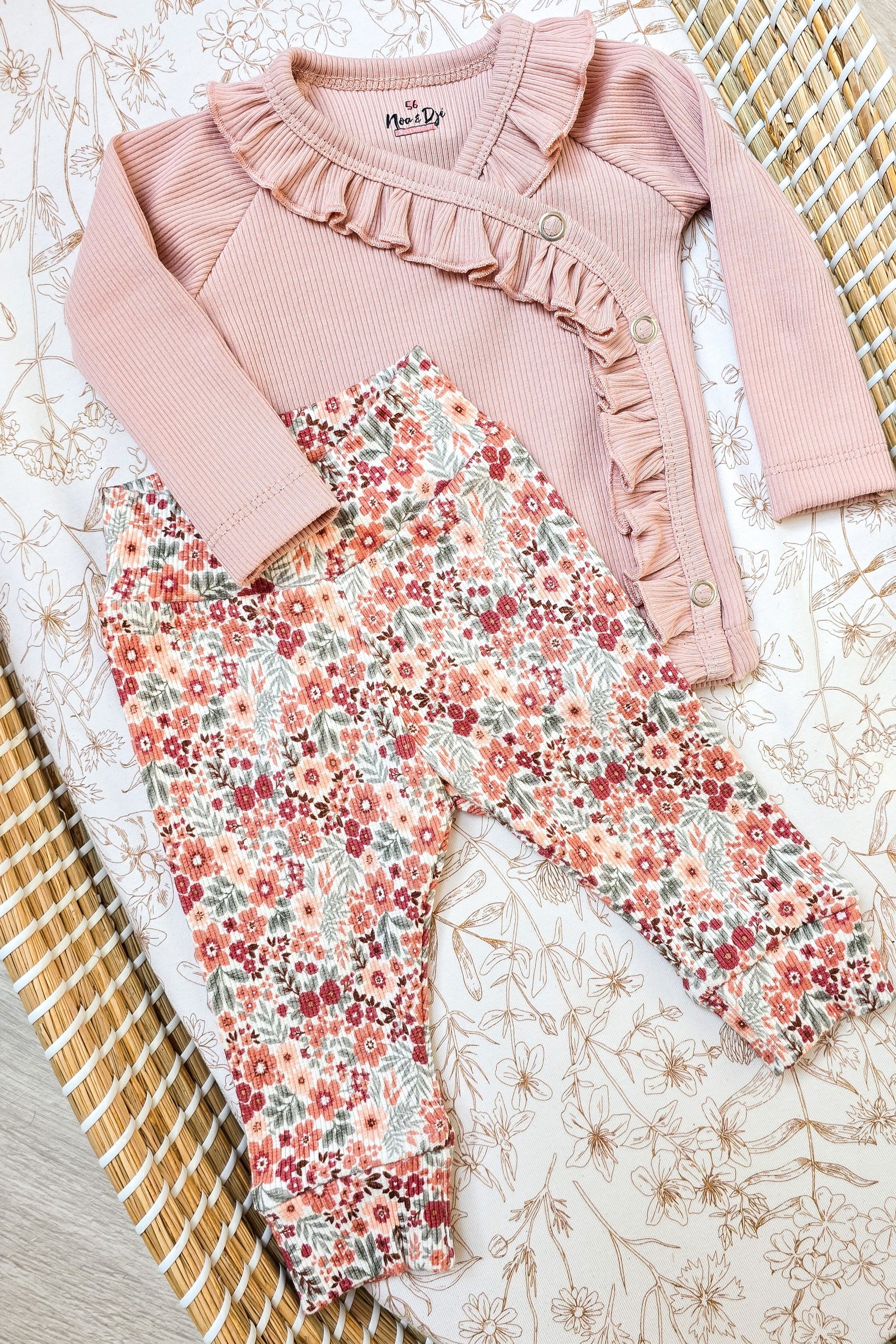 Babybroekje rib bloemenprint blush – Noa&Djé