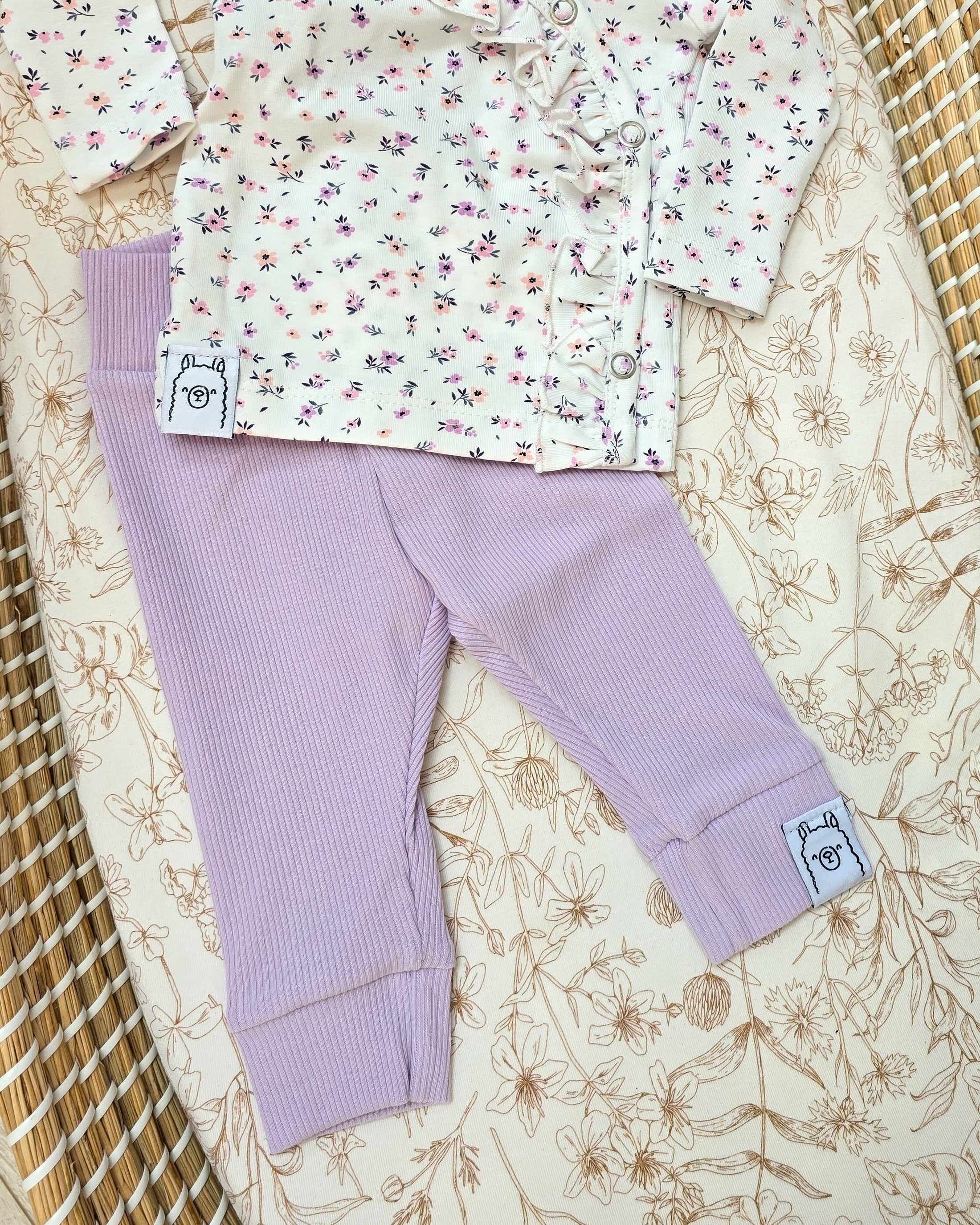 Handmade babybroekje ribstof lila