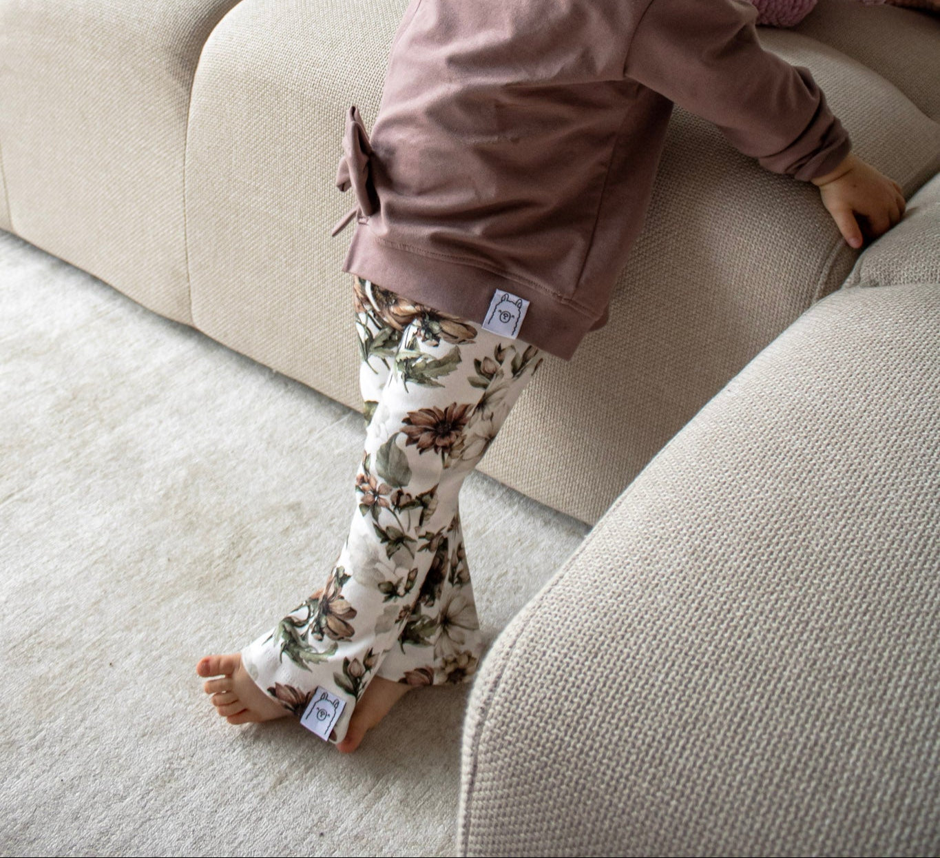Kinderbroek flared model met vintage bloemenprint