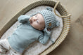 Afbeelding laden in Galerijviewer, Baby overslagshirtje zeeblauw ribstof – Noa&Djé

