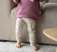 Afbeelding laden in Galerijviewer, Legging Pastel Field met bloemenprint – Noa&Djé
