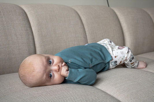 Baby overslagshirtje oudblauw ribstof – Noa&Djé