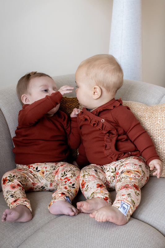 Baby overslagshirtje roest met ruffle – Noa&Djé